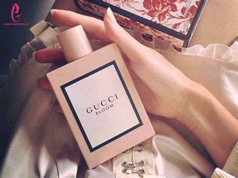 nước hoa gucci màu hồng|gucci bloom hoa.